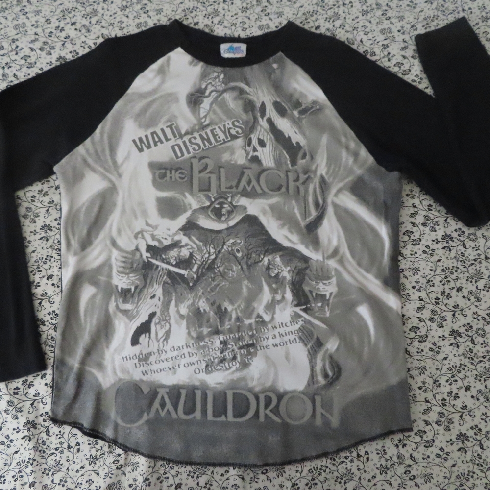 Vintage Walt Disney the black cauldron Baseball Style T-Shirt L